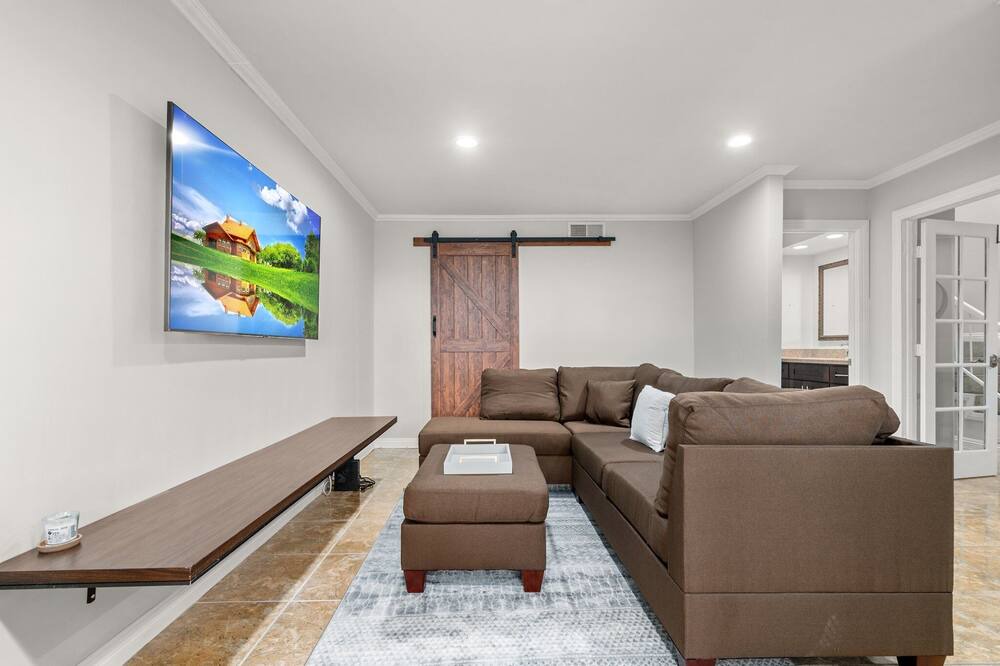 Photo of Livingroom in Montebello