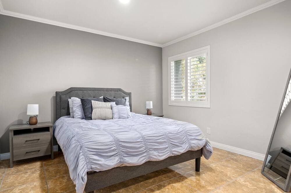 Photo of Bedroom in Montebello