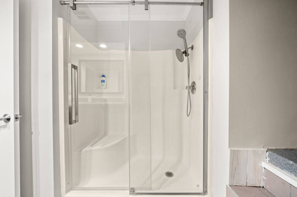 Photo of Bathroom in Montebello