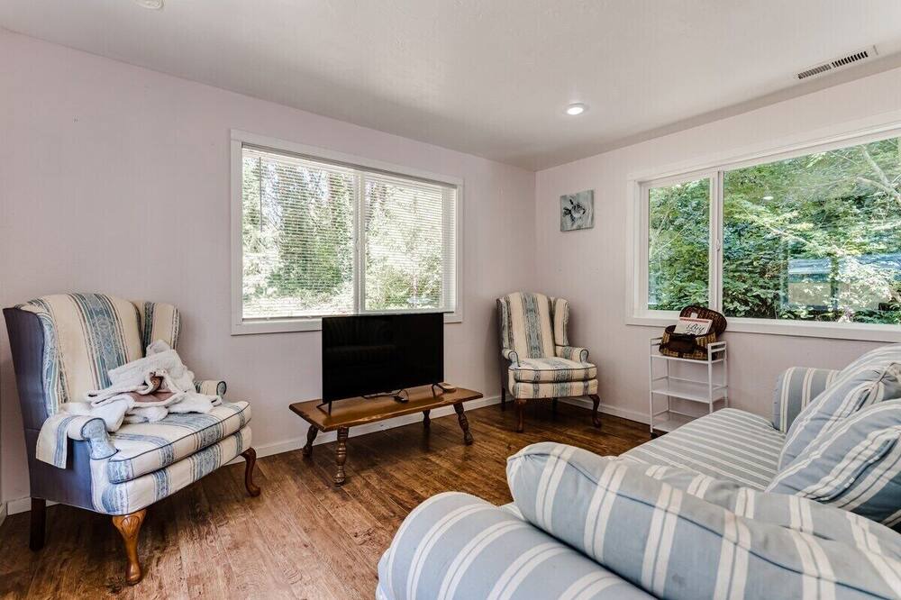 Photo of Bedroom in Leaburg