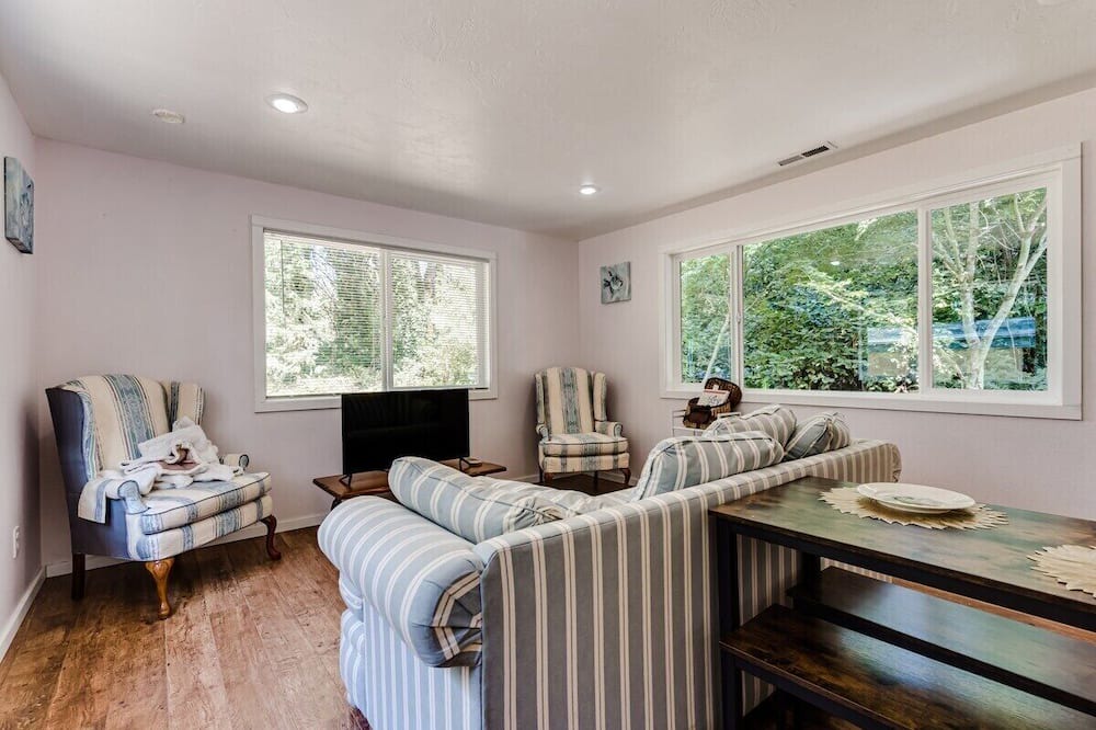 Photo of Bedroom in Leaburg
