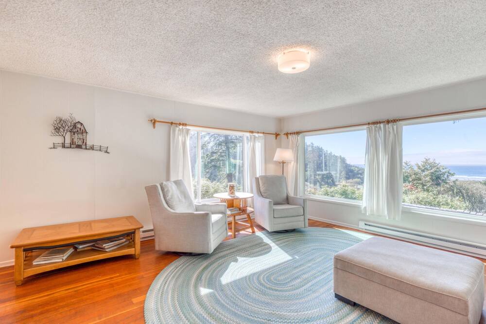 Photo of Livingroom in Neahkahnie Beach