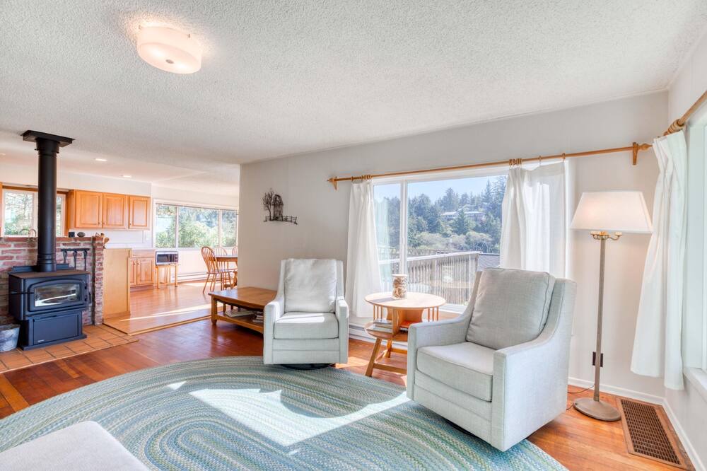 Photo of Bedroom in Neahkahnie Beach