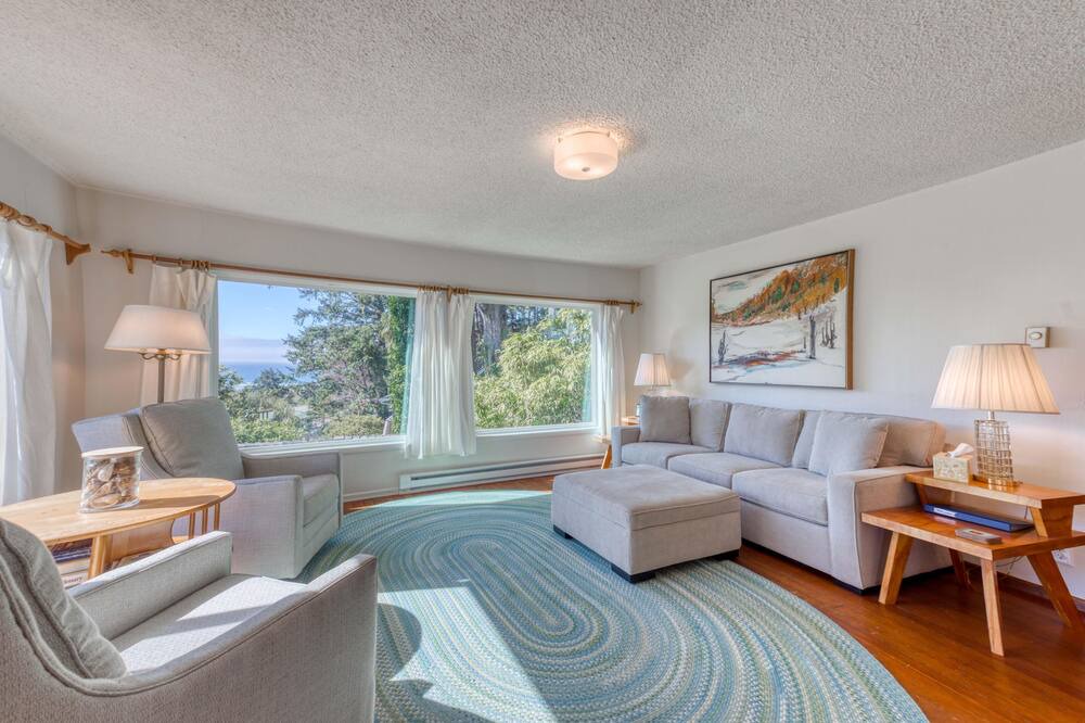 Photo of Livingroom in Neahkahnie Beach