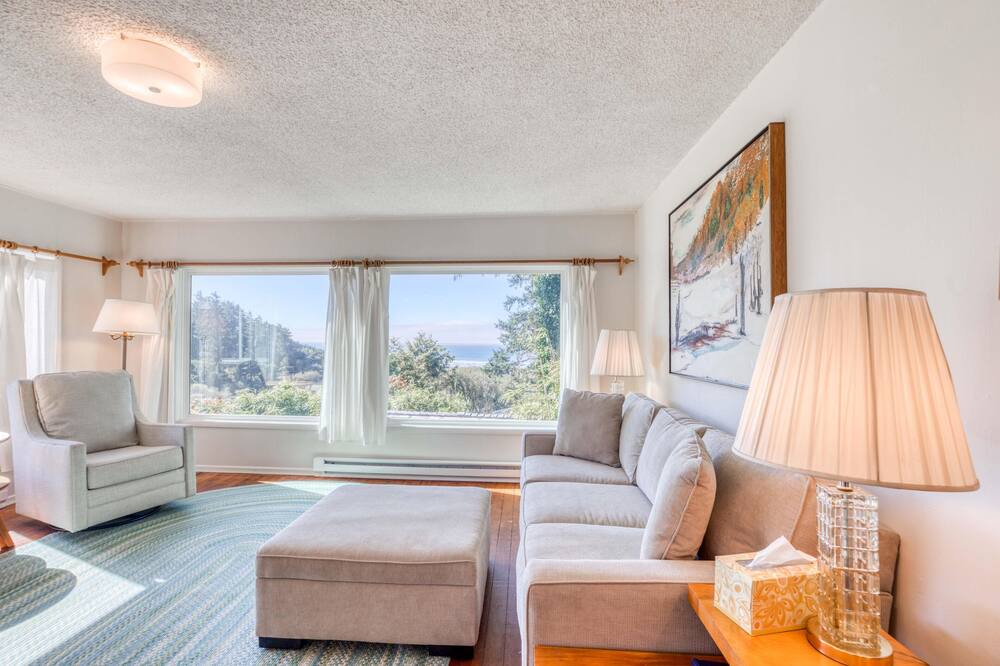 Photo of Livingroom in Neahkahnie Beach