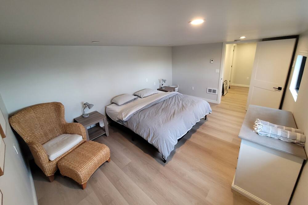 Photo of Bedroom in Oak Harbor