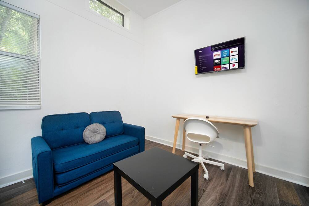 Photo of Livingroom in Murray Hill