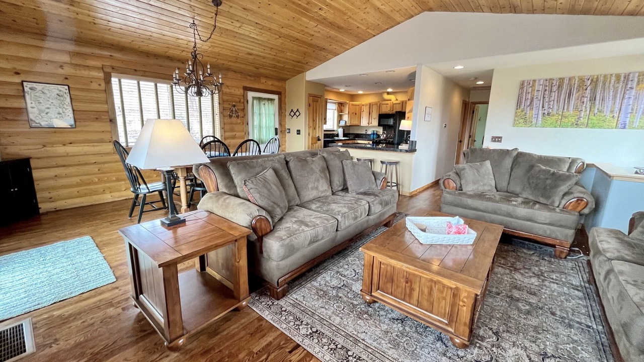 Photo of Livingroom in Drake