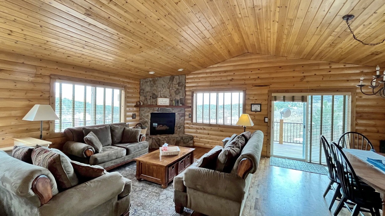 Photo of Livingroom in Drake
