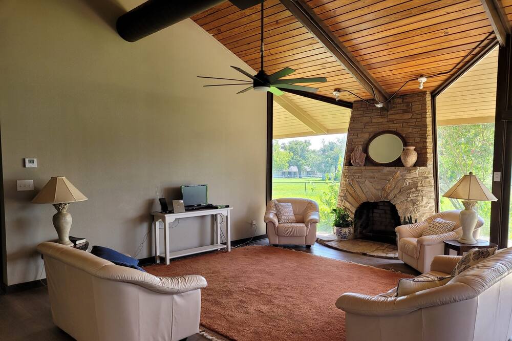 Photo of Livingroom in Bryan