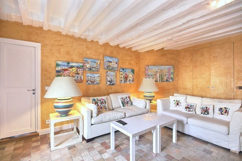Photo of Livingroom in 6th Arrondissement