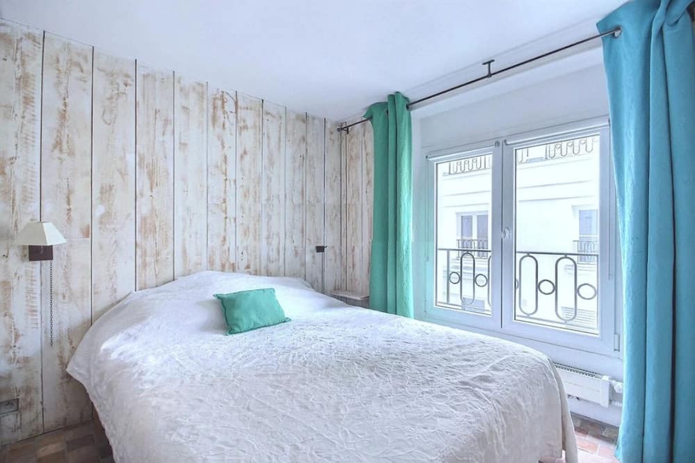 Photo of Bedroom in 6th Arrondissement