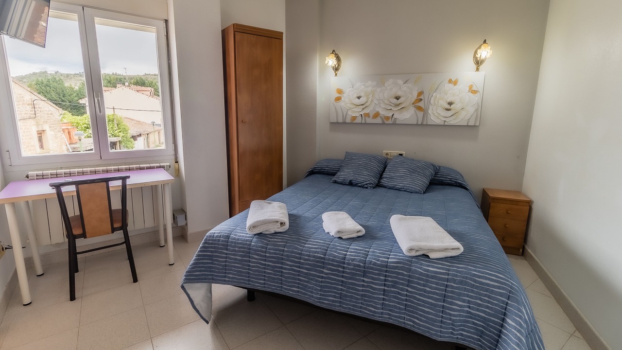 Photo of Bedroom in Villalonquejar