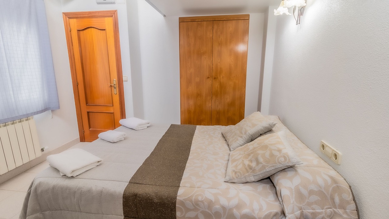 Photo of Bedroom in Villalonquejar