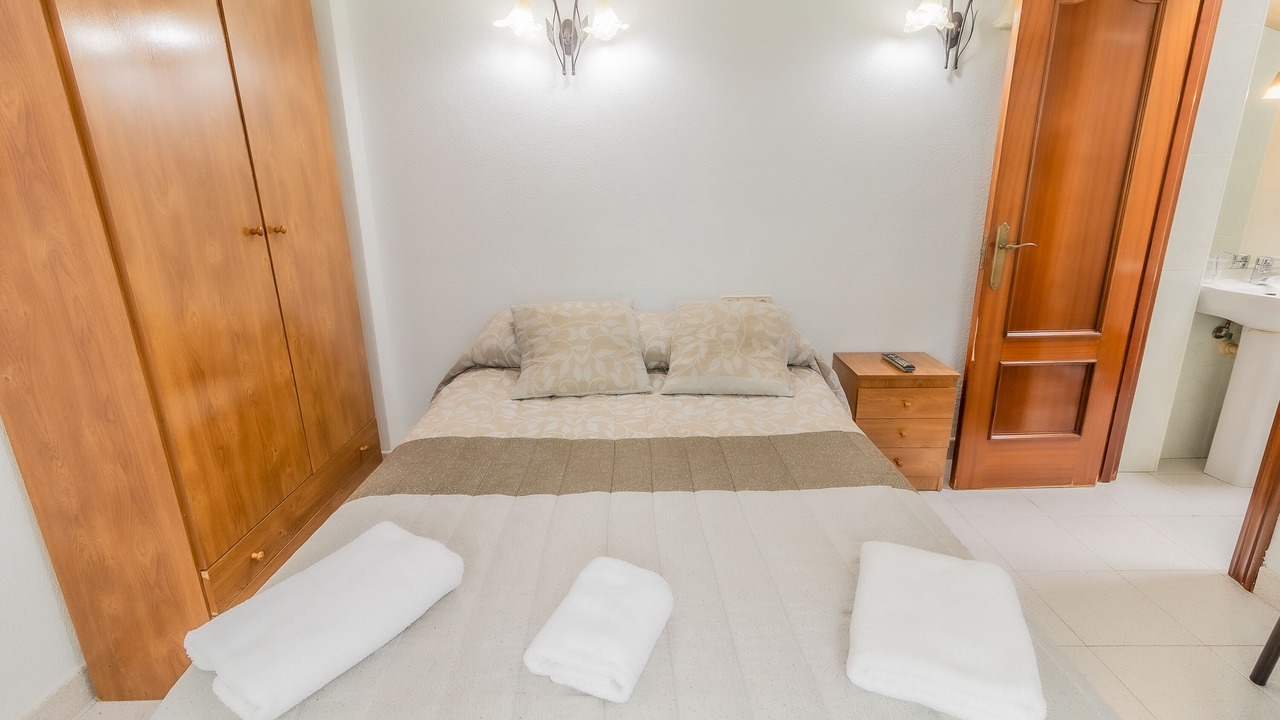 Photo of Bedroom in Villalonquejar