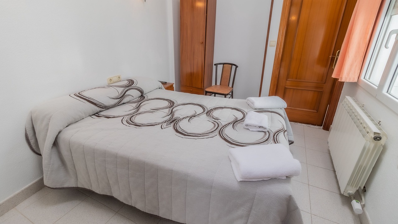 Photo of Bedroom in Villalonquejar