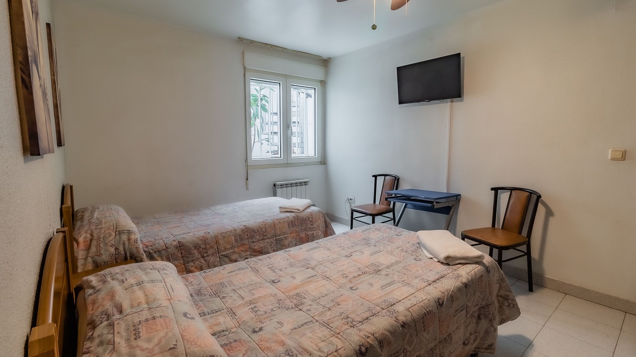 Photo of Bedroom in Villalonquejar