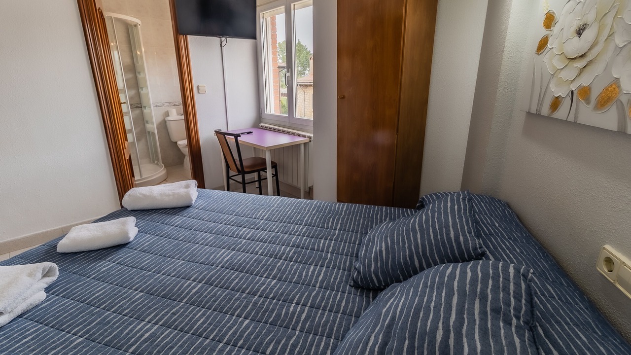 Photo of Bedroom in Villalonquejar