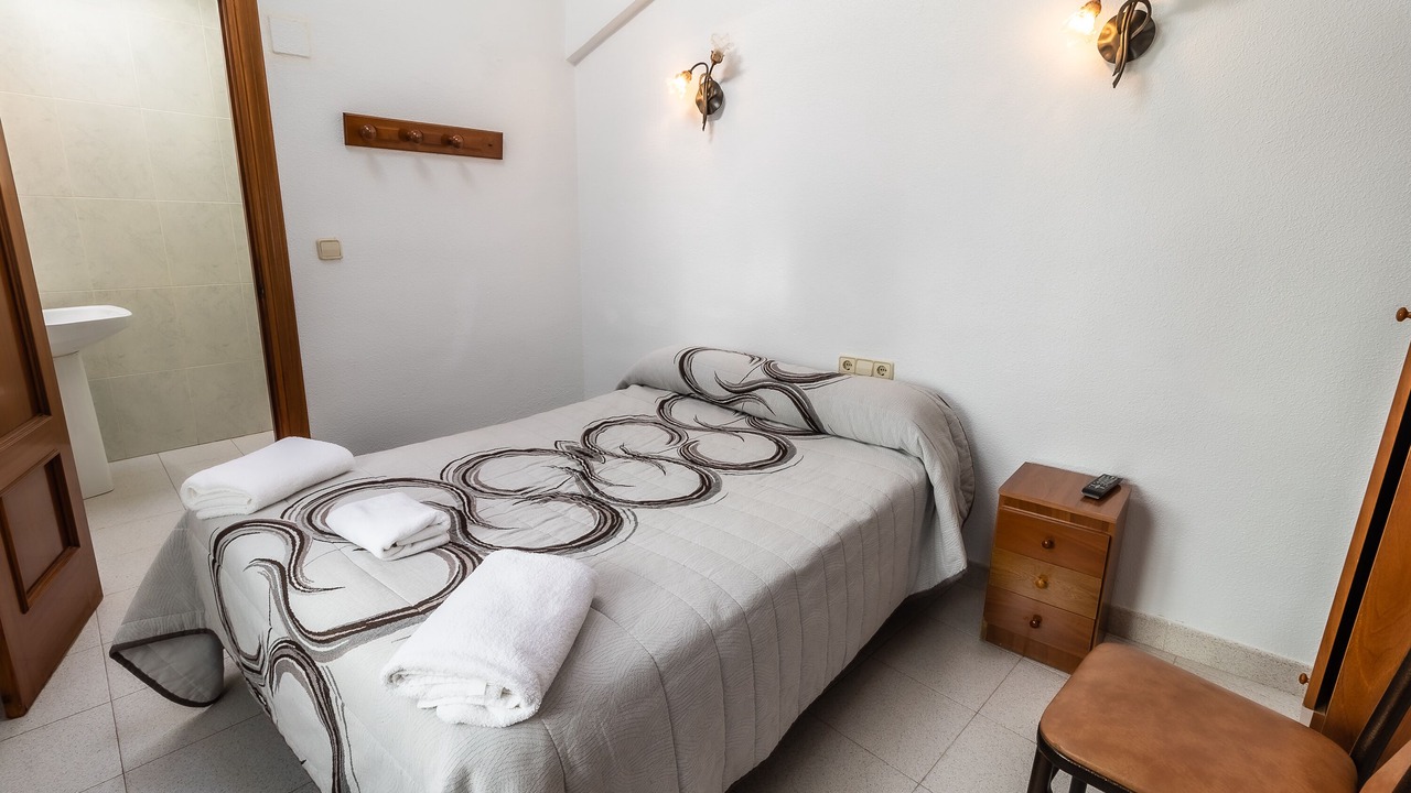 Photo of Bedroom in Villalonquejar