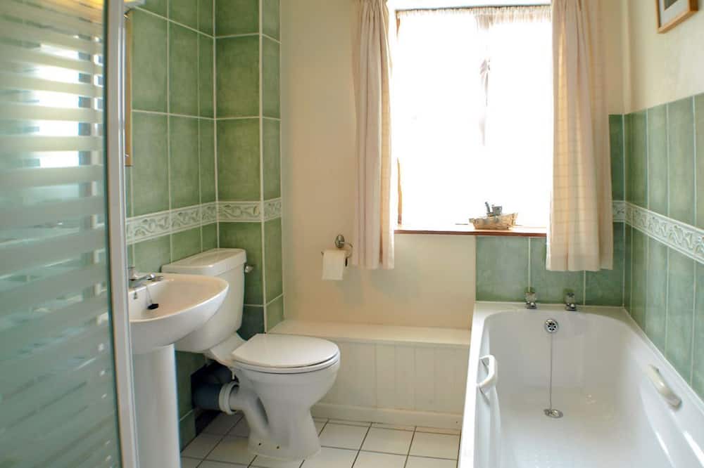 Photo of Bathroom in Pelynt