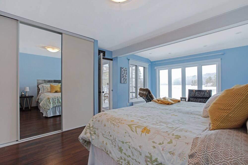 Photo of Bedroom in Val-des-Monts