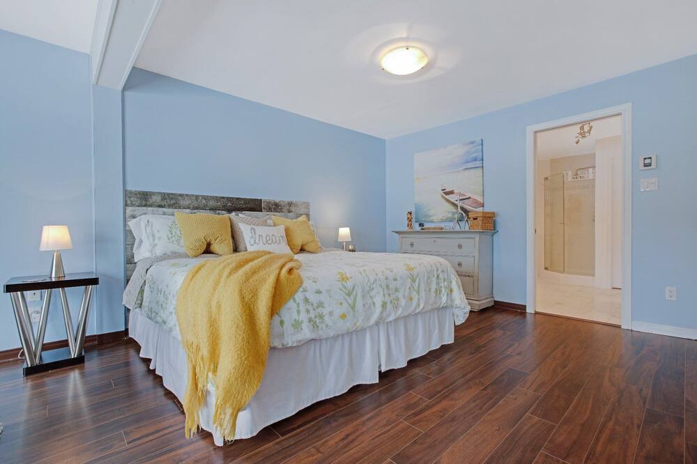 Photo of Bedroom in Val-des-Monts