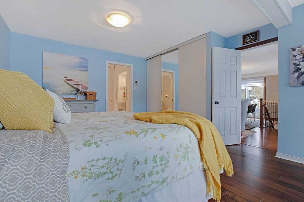 Photo of Bedroom in Val-des-Monts