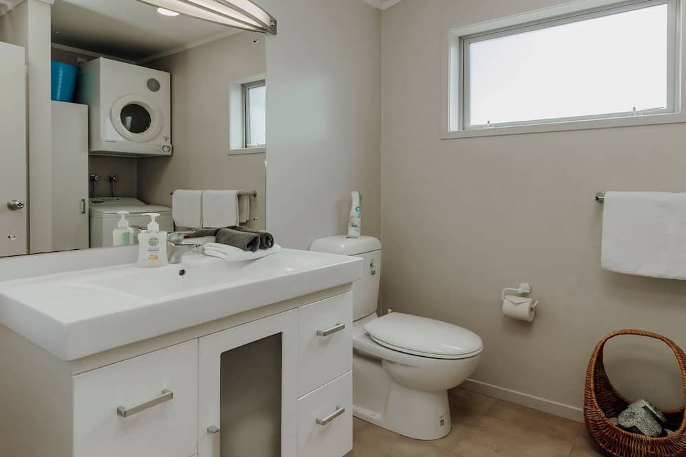 Photo of Bathroom in Oakura