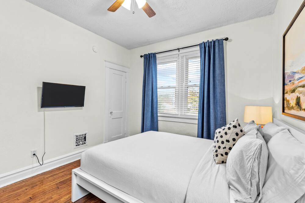 Photo of Bedroom in Southwest Garden