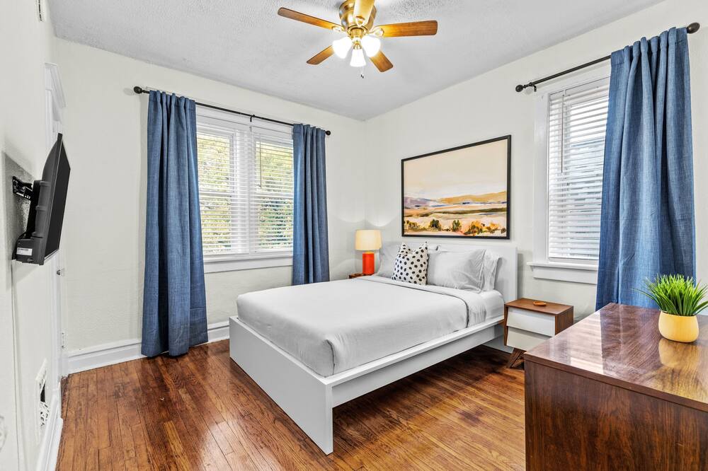 Photo of Bedroom in Southwest Garden