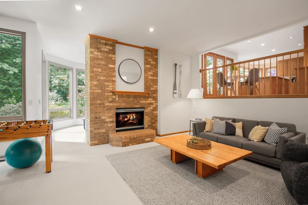 Photo of Livingroom in Overlake