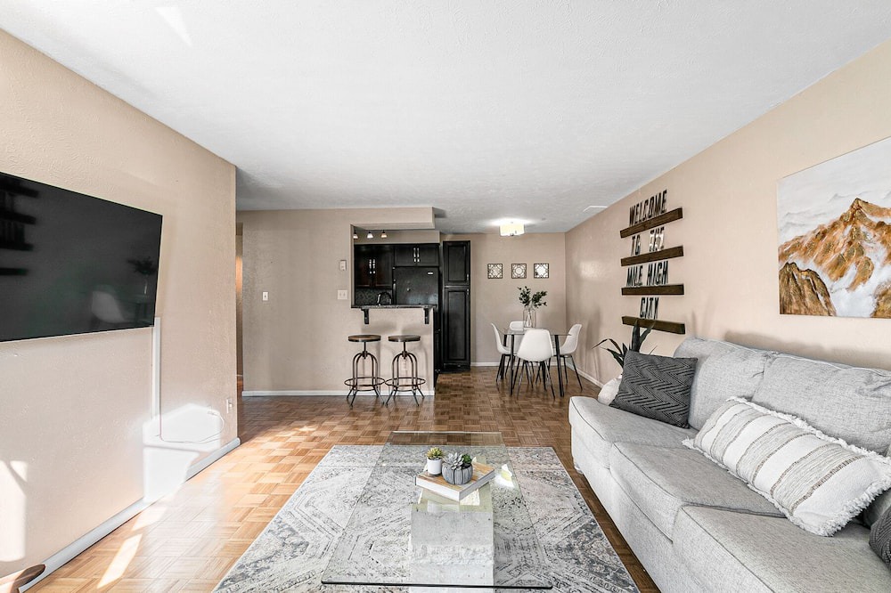 Photo of Livingroom in Alamo Placita