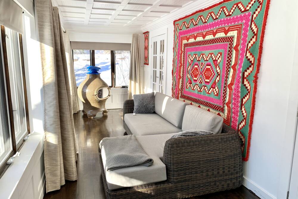 Photo of Livingroom in Sainte-Ann-des-Lacs