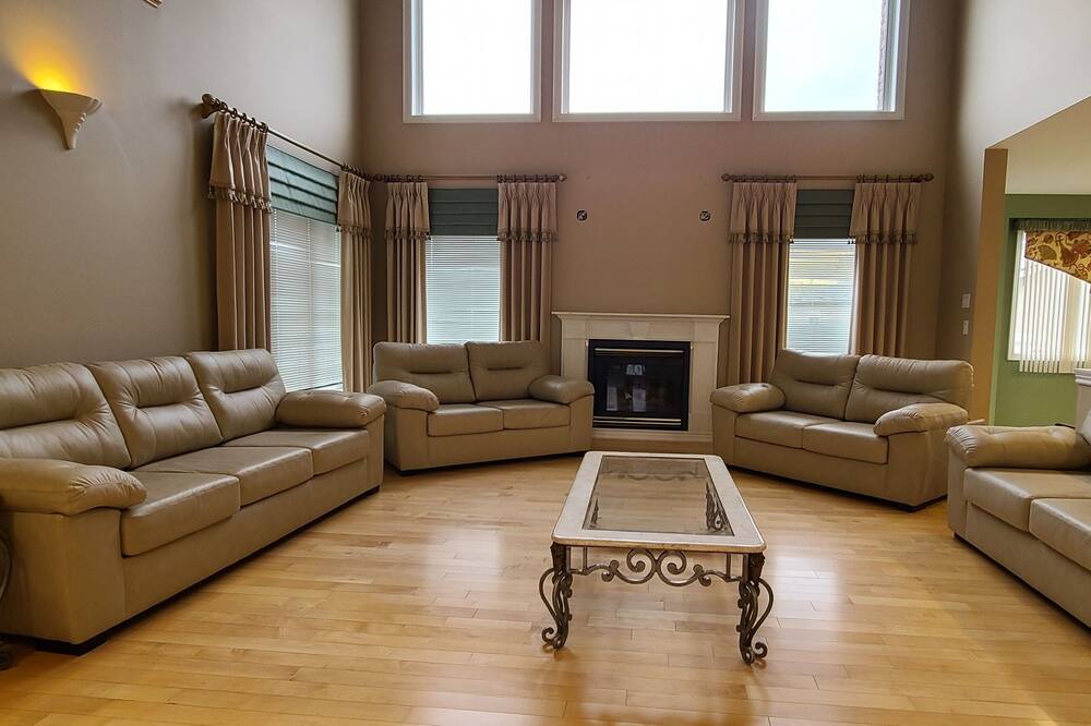 Photo of Livingroom in Hamilton