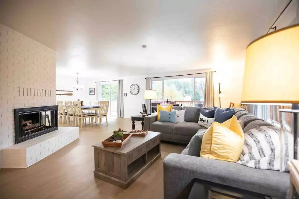 Photo of Livingroom in Burley