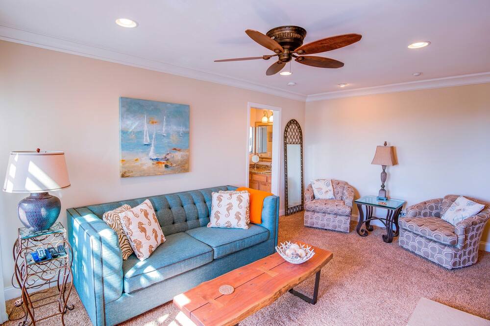 Photo of Livingroom in La Jolla Mesa