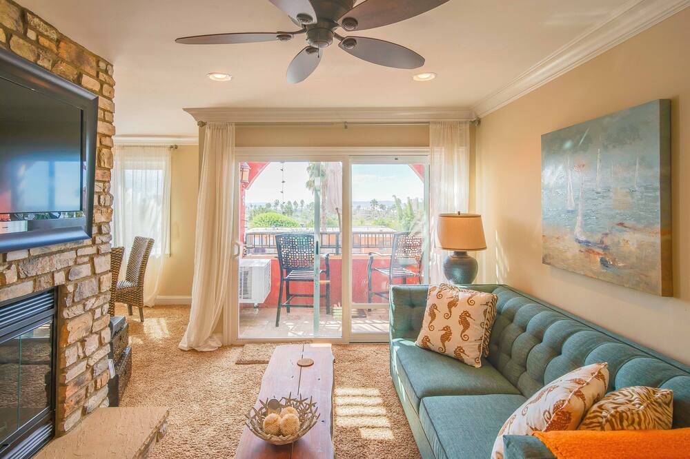 Photo of Livingroom in La Jolla Mesa