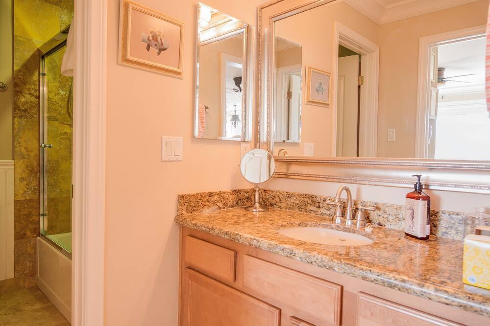 Photo of Bathroom in La Jolla Mesa