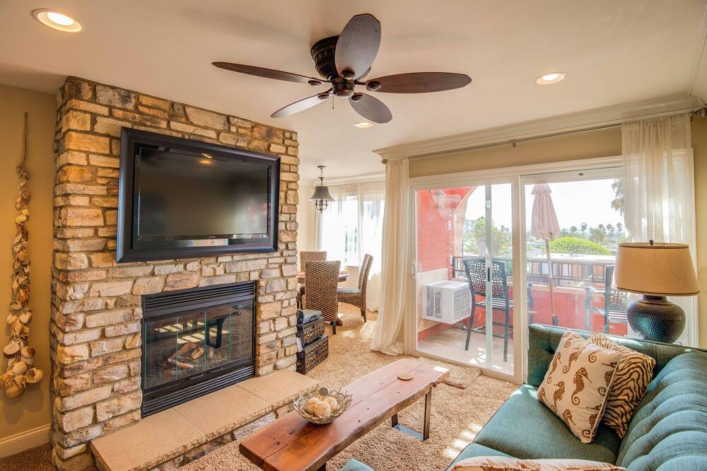 Photo of Livingroom in La Jolla Mesa