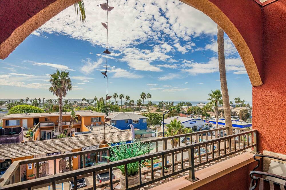 Photo of Patio Balcony in La Jolla Mesa