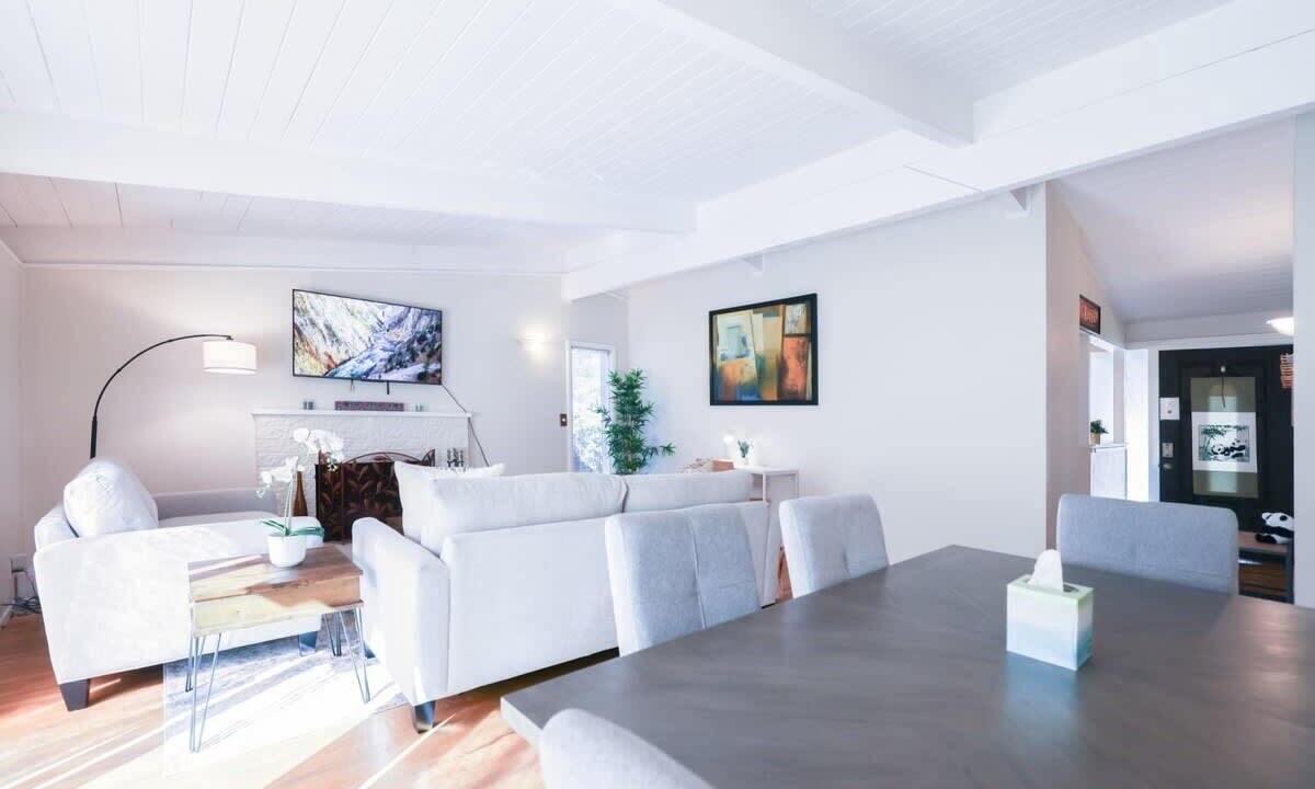 Photo of Livingroom in Palo Alto