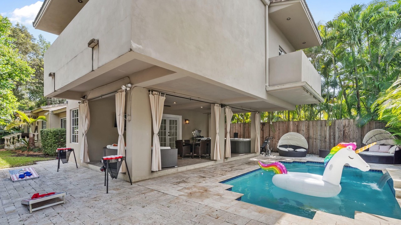 Photo of Outdoor in Northeast Coconut Grove
