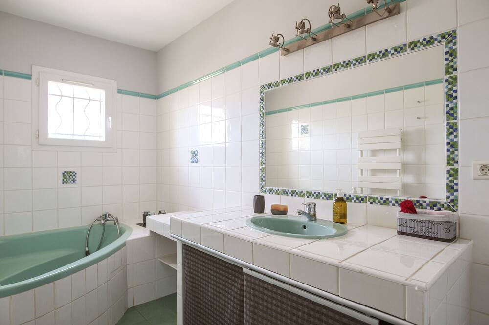 Photo of Bathroom in Saint-Jean-de-Vedas