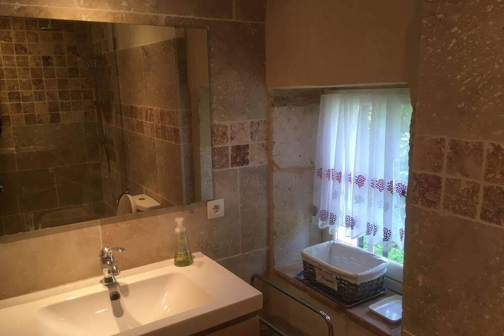 Photo of Bathroom in La Sauvetat-du-Dropt