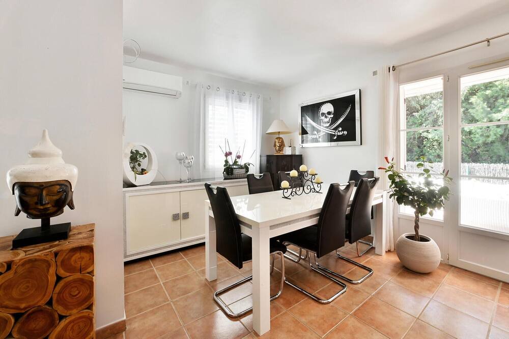 Photo of Bedroom in Sorgues
