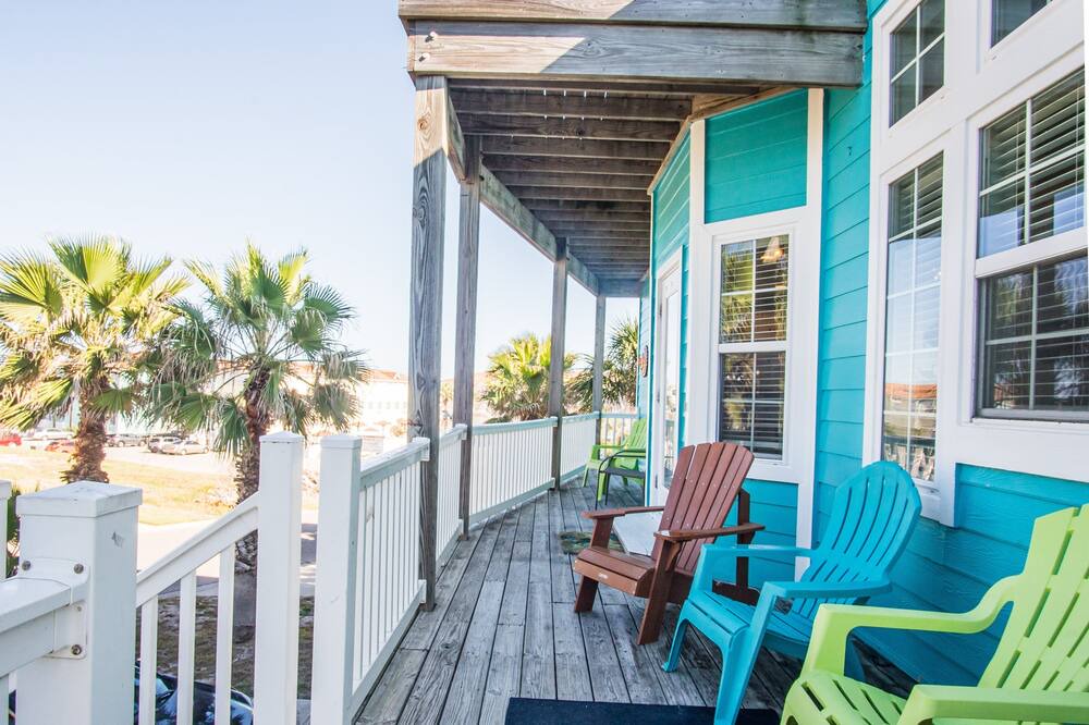 Photo of Patio Balcony in Sand Point
