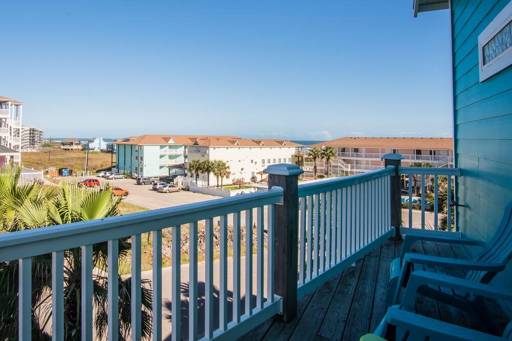 Photo of Patio Balcony in Sand Point
