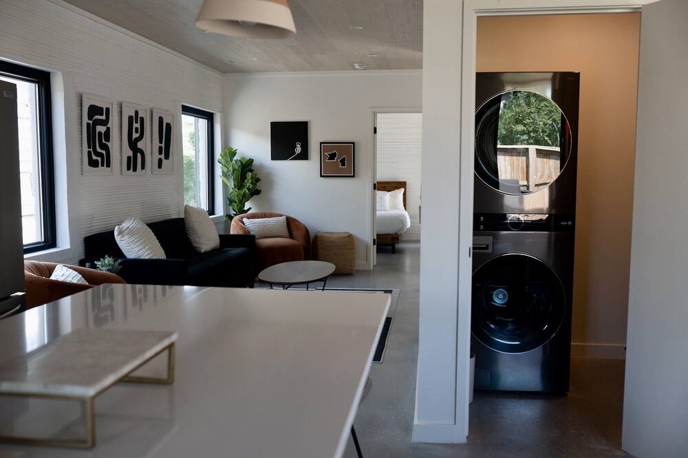 Photo of Livingroom in MLK