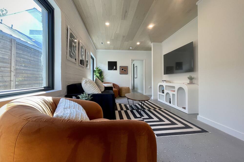 Photo of Livingroom in MLK