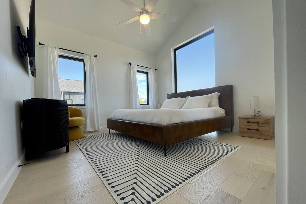 Photo of Bedroom in MLK